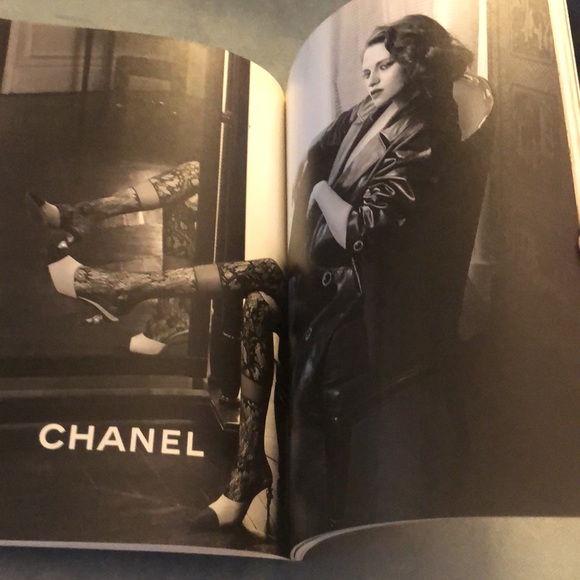 CHANEL MAGAZINE • EDITION 14 • FALL/WINTER 2016-2017 - Picture 7 of 17